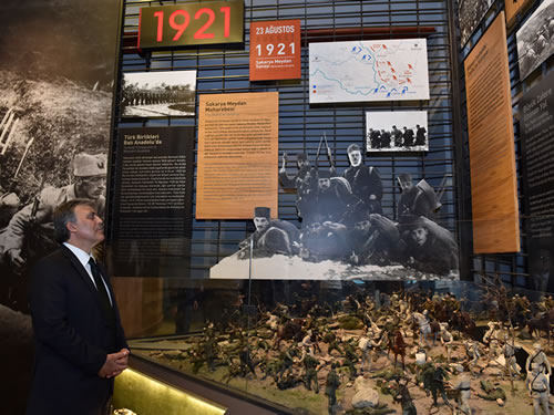 11. Cumhurbaşkanı Gül, ‘Taş Mektep’ Milli Mücadele Müzesini Ziyaret Etti